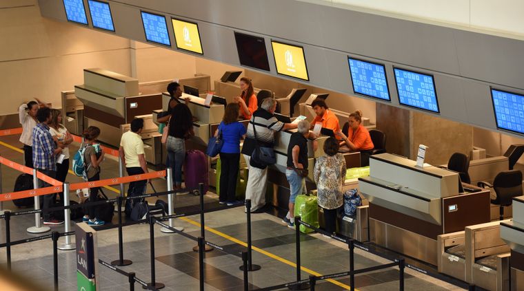 Los turistas extranjeros que ingresaron a Mendoza vía aeropuerto gastaron 36 millones de dólares. Los turistas extranjeros que ingresaron a Mendoza vía aeropuerto gastaron 36 millones de dólares.