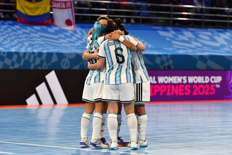 Las chicas argentinas celebran uno de los tantos de este lunes. Las chicas argentinas celebran uno de los tantos de este lunes. 