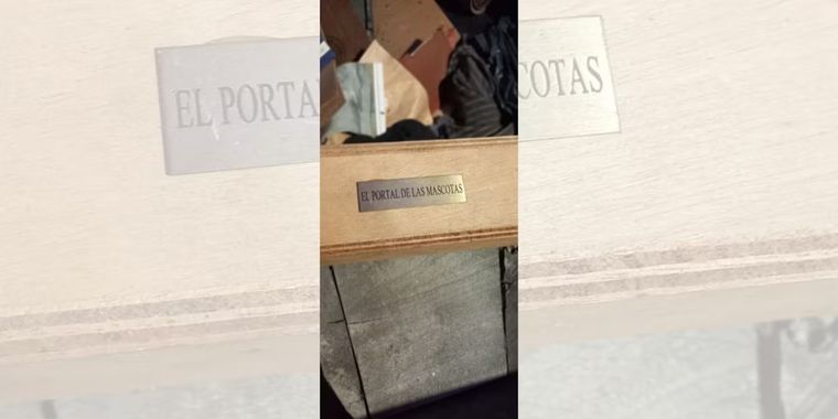 El escritorio de "El Portal de las Mascotas" terminó tirado en un contenedor de basura. El escritorio de "El Portal de las Mascotas" terminó tirado en un contenedor de basura.