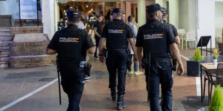 Conmoción por el hallazgo de dos cuerpos en descomposición, uno de ellos de una joven argentina, en una zona turística de Tenerife. Foto: Policía de España