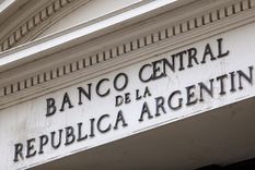 El BCRA se consolida como actor central en la política económica al aplicar restricciones al crédito bancario para contener el dólar. (Foto: Noticias Argentinas)
