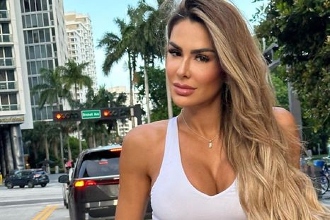 Recostada sobre la arena, Ninel Conde luce un microbikini y causa furor Ninel Conde es cantante, modelo y actriz. Foto: Instagram/Ninel Conde