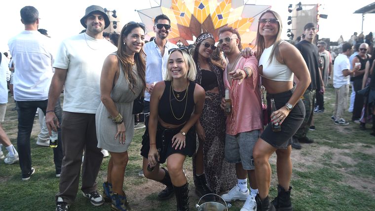 Ignacio Dobronich, Natalia Chicón, Bianca Pacheco, Mariana Valero, Facundo Ivars y Sol Marchiori. Ignacio Dobronich, Natalia Chicón, Bianca Pacheco, Mariana Valero, Facundo Ivars y Sol Marchiori.