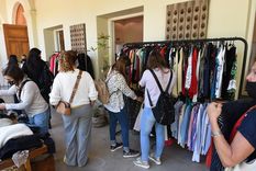 Foto de una de las ferias presenciales de Otra Vuelta. Foto: ALF PONCE MERCADO / MDZ