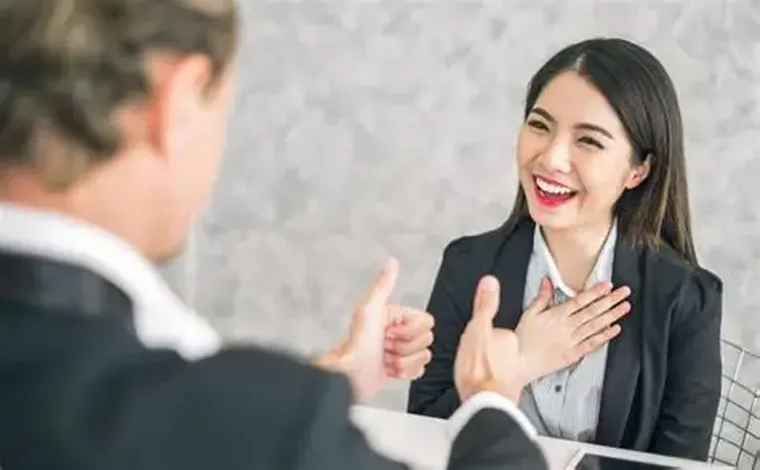 Personas felices con lo que hay, rodeados de su gente. Personas felices con lo que hay, rodeados de su gente.