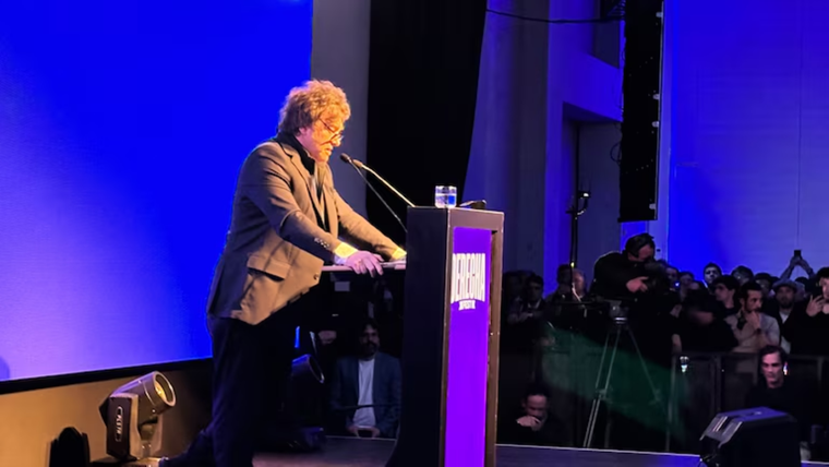 Javier Milei cerró el evento La Derecha Fest y volvió a cruzar a Victoria Villarruel. Javier Milei cerró el evento La Derecha Fest y volvió a cruzar a Victoria Villarruel.