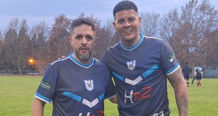 Rojo y la foto disputando un partido. Foto: Redes