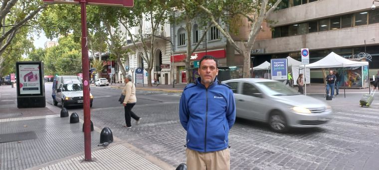 Walter se hizo conocido durante la semana por los servicios que ofrece al turismo chileno. Foto: Matías Pascualetti.