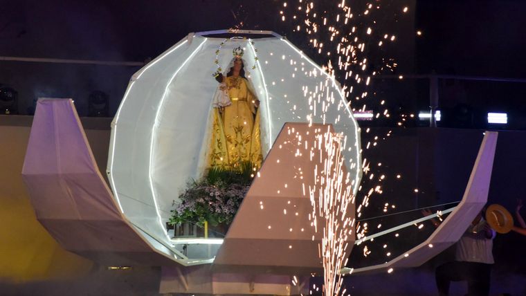 90 cosechas de una misma cepa: el Acto Central de la Vendimia que incluyó un insólito cuadro de la Virgen de la Carrodilla. 90 cosechas de una misma cepa: el Acto Central de la Vendimia que incluyó un insólito cuadro de la Virgen de la Carrodilla.