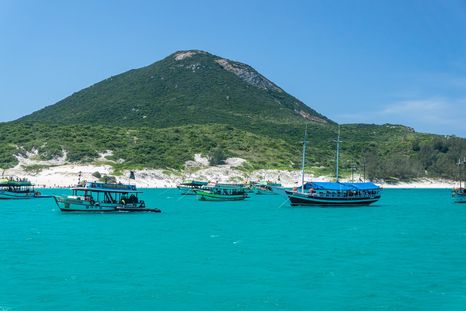 Praia do Farol es una playa de las más preservadas de Arraial do Cabo, en el estado de Río de Janeiro. Praia do Farol es una playa de las más preservadas de Arraial do Cabo, en el estado de Río de Janeiro.