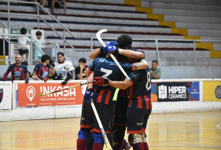 Talleres dio el primer paso en busca del título. Foto: AMP