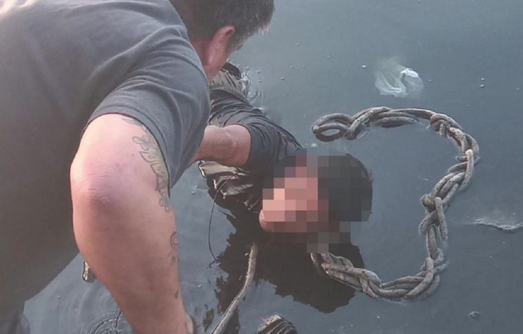 El delincuente se lanzó al Riachuelo para no ser atrapado