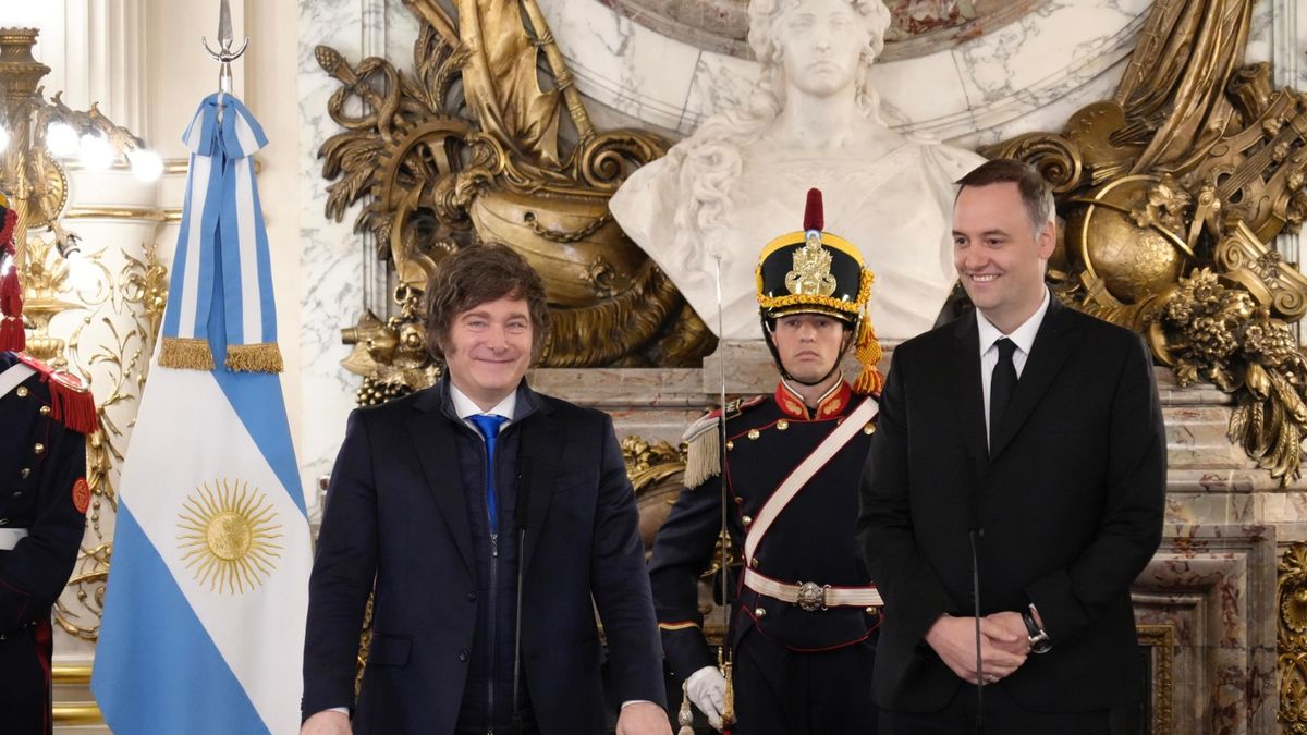 Tras suspender la conferencia de prensa, Manuel Adorni se reúne con Milei en Olivos