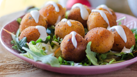 El boniato es uno de los ingredientes más usados en receta de croquetas vegetarianas por su textura cremosa. El boniato es uno de los ingredientes más usados en receta de croquetas vegetarianas por su textura cremosa.