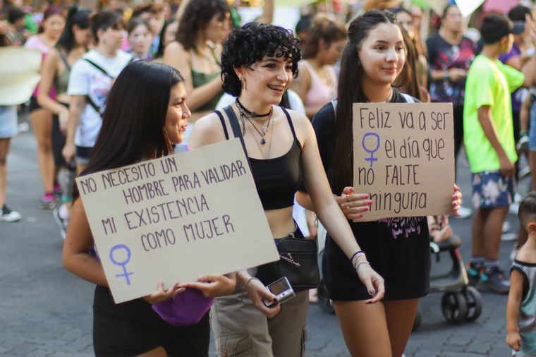 Cada 8M, millones de mujeres se movilizan a lo largo del mundo para reclamar por sus derechos Foto: Santiago Tagua/MDZ