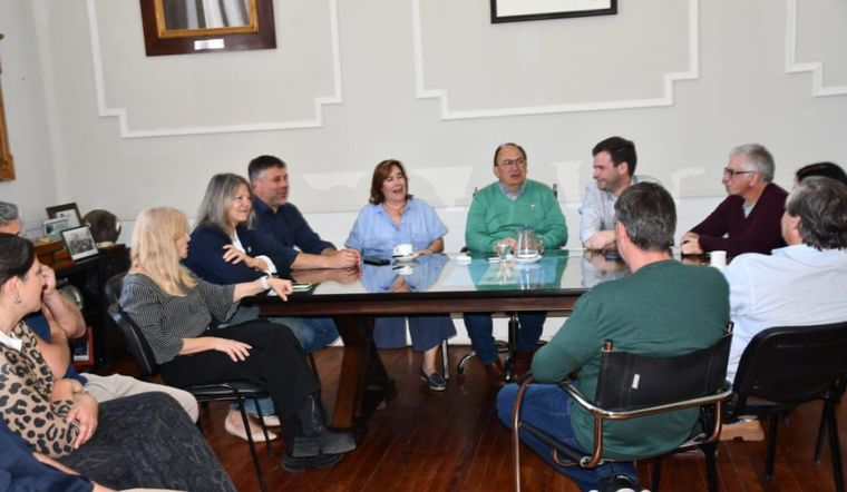 Los candidatos a diputados nacionales de la alianza de la Coalición Cívica y la UCR, se reunieron en Salaidillo con el jefe comunal José Luis Salomón, la diputada provincial radical Alejandra Lorden y empresarios Pymes Los candidatos a diputados nacionales de la alianza de la Coalición Cívica y la UCR, se reunieron en Salaidillo con el jefe comunal José Luis Salomón, la diputada provincial radical Alejandra Lorden y empresarios Pymes