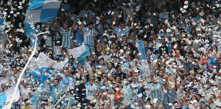 Los hinchas de Racing están cansados de que en su cancha juegue Independiente.