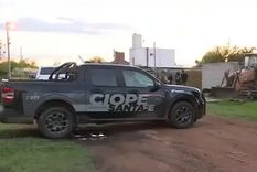 El hallazgo de un arsenal enterrado en un terreno dio origen a una investigación que este viernes derivó en la imputación de cinco personas en Rosario.