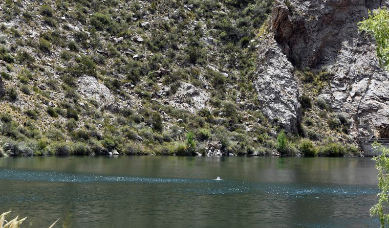 El río Atuel abastece actividades productivas, genera energía y sostiene el turismo. El estudio del Conicet también señala los desafíos ambientales que enfrenta su cuenca. El río Atuel abastece actividades productivas, genera energía y sostiene el turismo. El estudio del Conicet también señala los desafíos ambientales que enfrenta su cuenca.