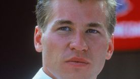 Val Kilmer personifica al Padre Fintham en As Deep as the Grave, su último trabajo actoral completado con IA. / IMDB Val Kilmer personifica al Padre Fintham en As Deep as the Grave, su último trabajo actoral completado con IA. / IMDB