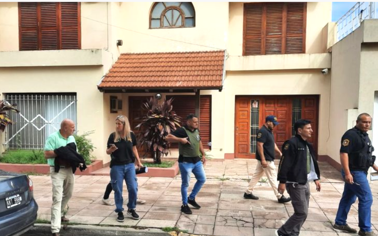 Allanamiento en la casa de Alexis Pan, uno de los seis nombres que se encontraba en la cúpula de la pirámide. Foto: La Opinión