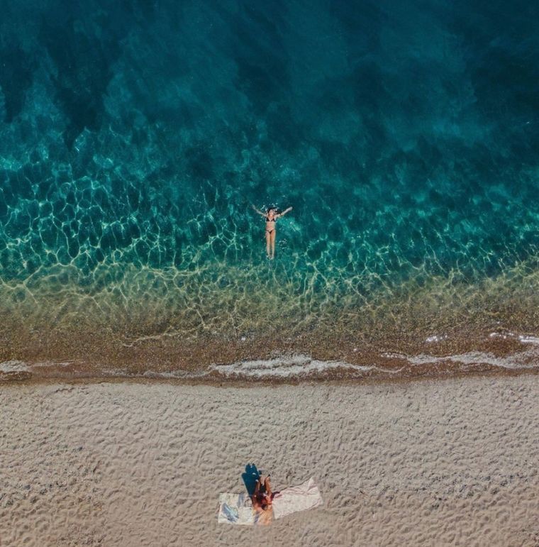 En Villa Traful se encuentra una de las playas más hermosas del Sur Foto: IG @manuheslop
