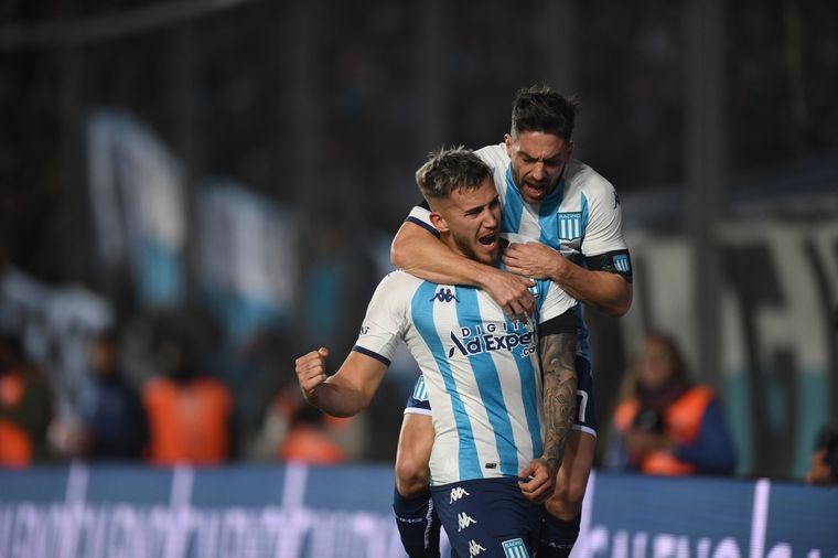 Hauche y Piovi, autores de los goles académicos. Foto: Télam