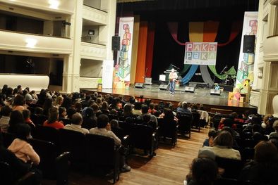 MDZol | El teatro se llenó con la presencia de casi mil chicos y grandes. Foto: Alf Ponce / MDZ