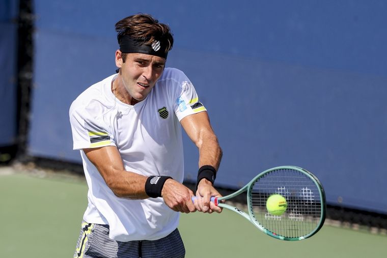 El tenista se quedó con el partido entre compatriotas y sigue con vida en el último Grand Slam del año. Foto: EFE