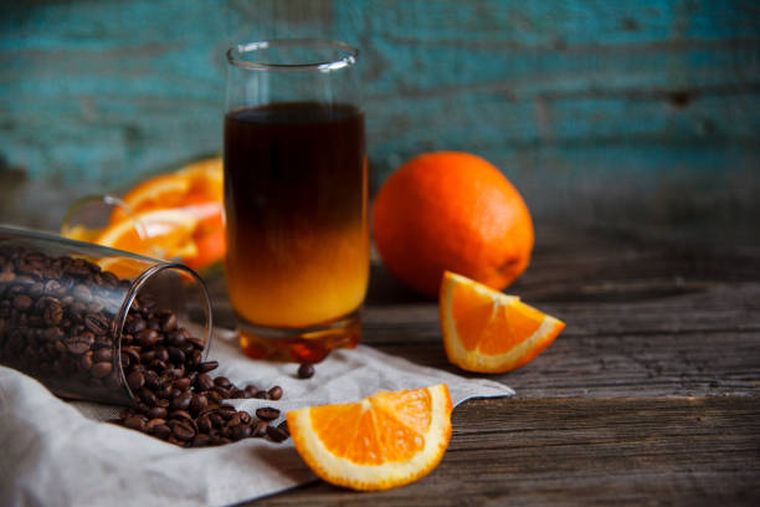 Truco casero con café y naranja