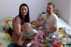 Foto: Craig y Gina Dewdney se enteraron que concebir trillizos idénticos de forma natural era extremadamente raro.