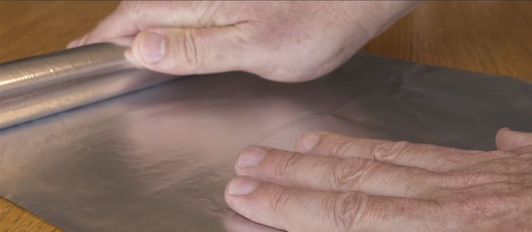 Aprende los diferentes usos del papel aluminio en el hogar. Foto: Shutterstock Aprende los diferentes usos del papel aluminio en el hogar. Foto: Shutterstock