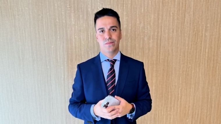 El argentino, Pablo Gonzalo Carrasco, quien es especialista en ciberseguridad, fue detenido por cospiración junto a su compañero de trabajo de nacionalidad española.  Foto: Instagram/@r4conecta