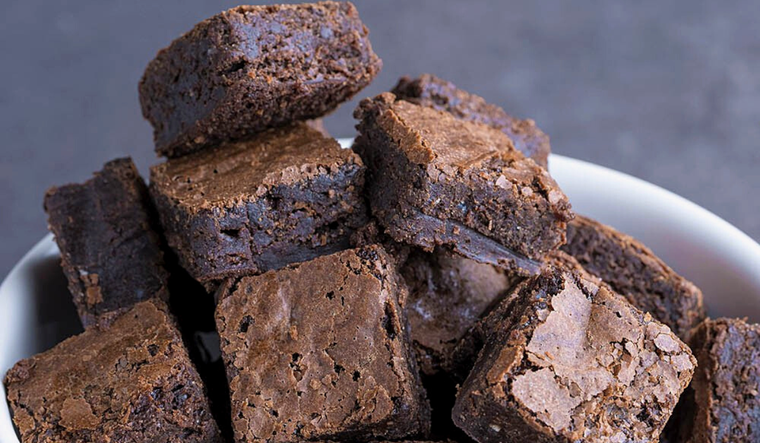 Ver esta foto nos hace mal ¿a quién no se le antoja un cuadrado de brownie?