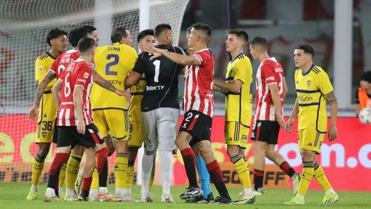 Estudiantes le ganó un partido muy caliente a Boca. Foto: NA