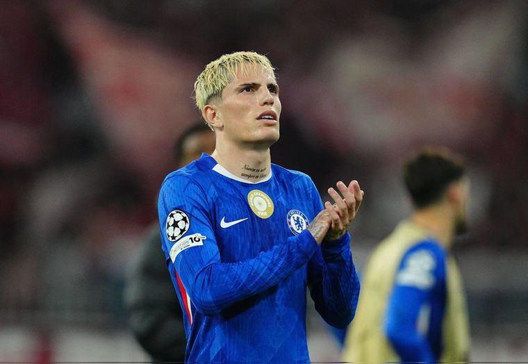 Alejandro Garnacho se mostró feliz por su rendimiento en la victoria ante el Benfica. Fotos: @ChelseaFC