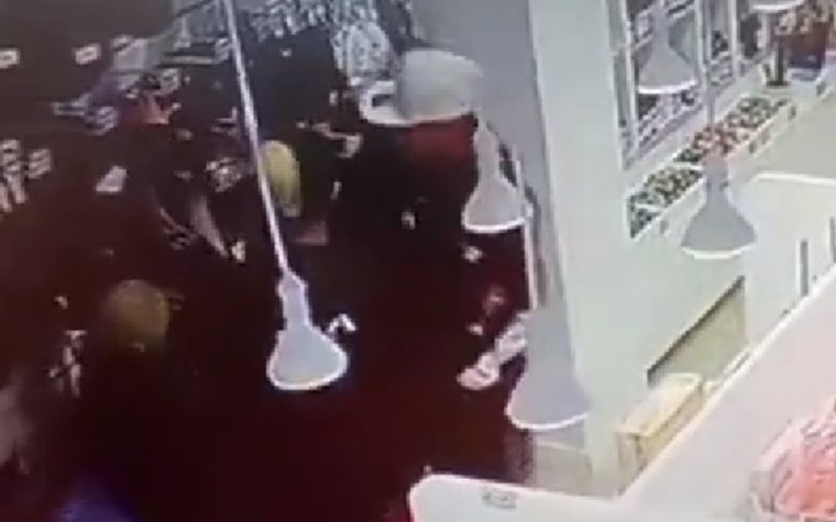 Los adolescentes, de entre 15 y 10 años, cuentan con antecedentes penales. Foto: Captura de pantalla