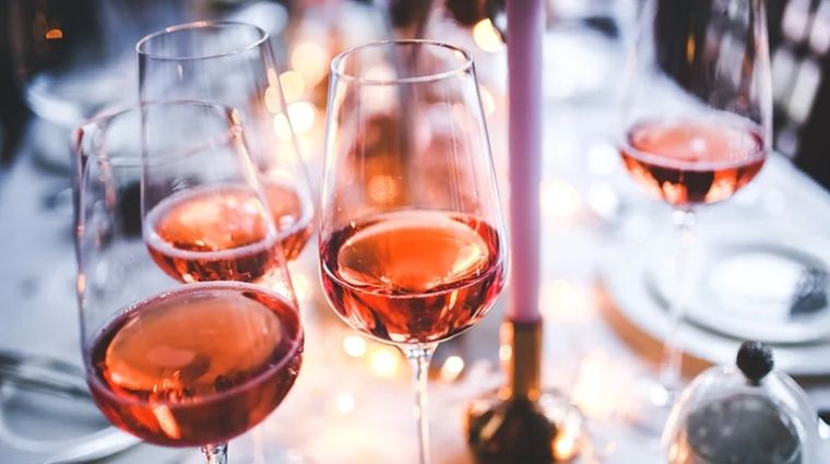 Este vino rosado es una gran opción a disfrutar. Foto: Pixabay