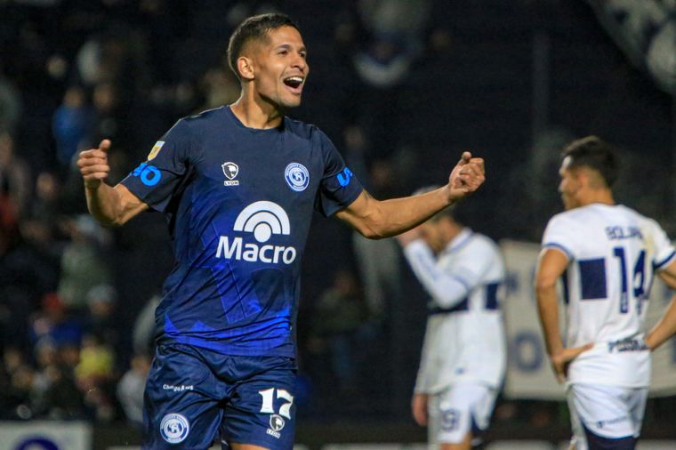 El mediocampista, con un golazo, le dio el triunfo a su equipo. Foto: Fabián Salamone / MDZ