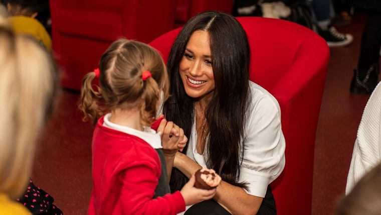 La duquesa de Sussex, Meghan Markle, junto con las familias de militares británicos en Windsor, Reino Unido, el 6 de noviembre de 2019.