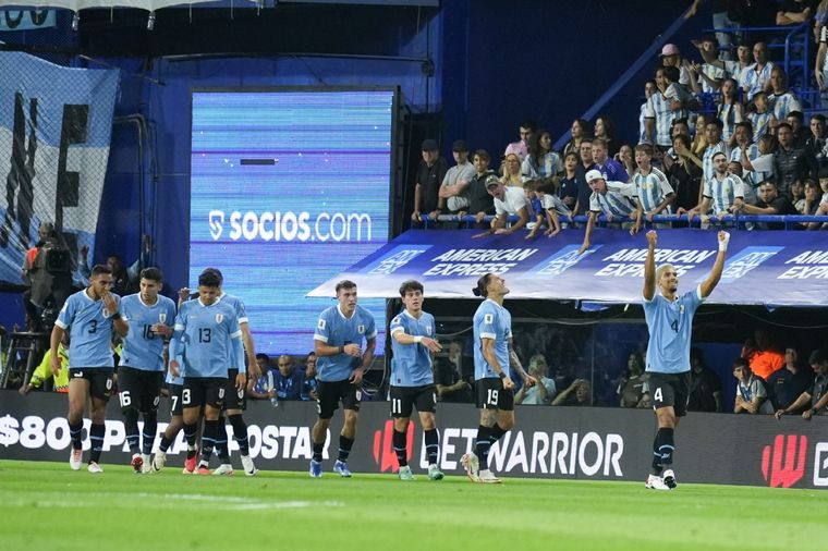 Uruguay y una victoria histórica ante la Argentina campeona del mundo Foto: NA