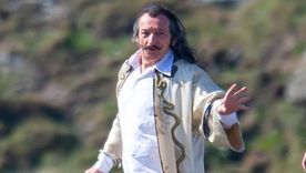 Foto: https://www.abc.es/play/cine/noticias/abci-luce-kingsley-como-salvador-dali-pelicula-biografica-sobre-pintor-202104231201_noticia.html