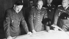 Hitler consideraba que las largas condenas de prisión ya no servían como elemento disuasorio y por ello ordenó la aplicar masivamente las desapariciones forzadas. Hitler consideraba que las largas condenas de prisión ya no servían como elemento disuasorio y por ello ordenó la aplicar masivamente las desapariciones forzadas.