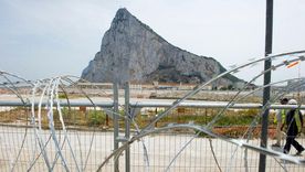La verja (valla) de Gibraltar desaparecerá tras más de un siglo de historia. La verja (valla) de Gibraltar desaparecerá tras más de un siglo de historia.