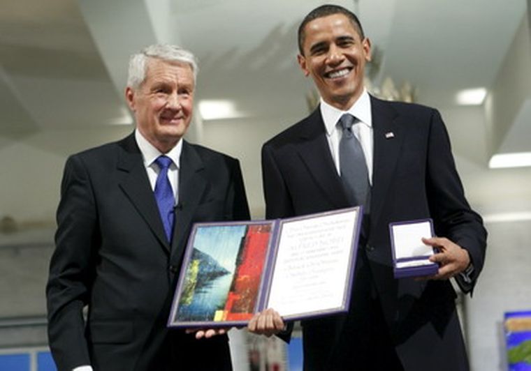 Barack Obama posa junto al presidente del Comité del Premio Nobel Noruego, Thorbjoern Jagland. Foto: EFE
