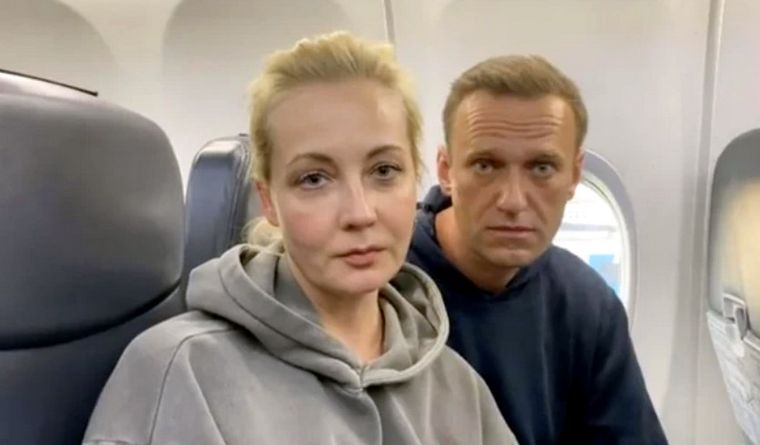 Alexei Navalni y su esposa Iulia Navalnaya, quien ahora denuncia a Putin por la muerte de su marido. Foto Efe