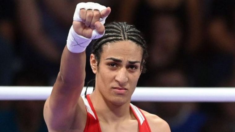 Imane Khelif ganó el oro en boxeo femenino en los Juegos Olímpicos de París 2024. Foto: EFE