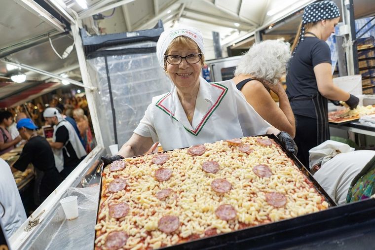 Este martes comenzó la famosa Festa in Piazza. Foto: Twitter: @mendoza_tur