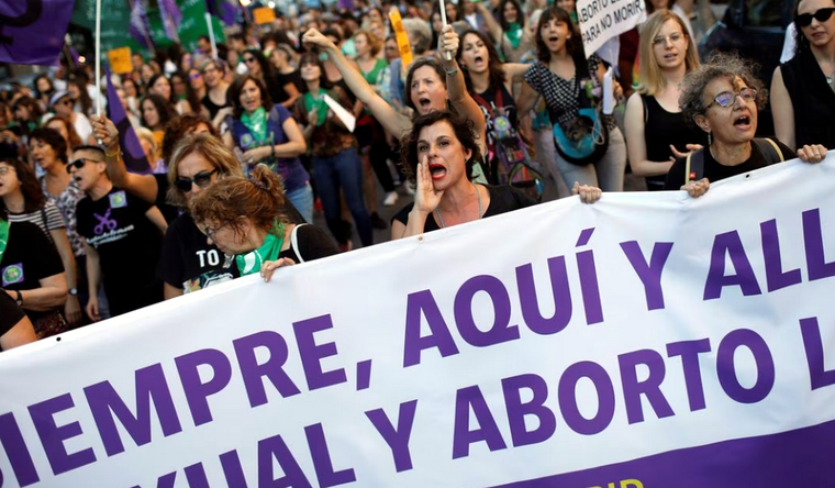 La izquierda de España promueve los cambios y los aprueba. Foto: Efe.