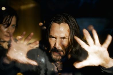 MDZol | Foto: WARNER BROS. Keanu Reeves interpretando a su personaje Neo junto a Trinity, de Carrie-Anne Moss (izquierda).